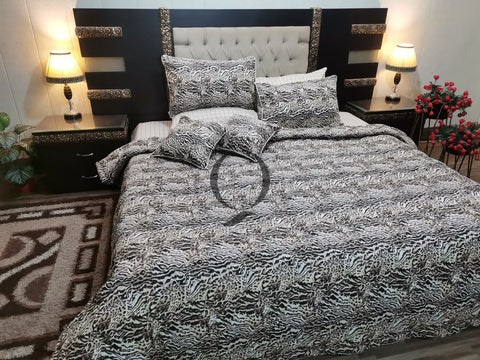 CS-760: 8 Piece Comforter Set